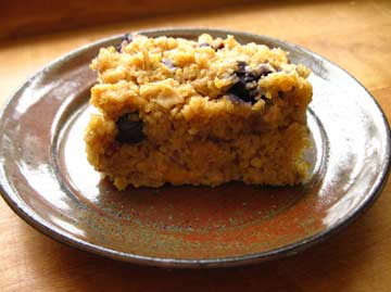 image of baked blueberry and peach porridge