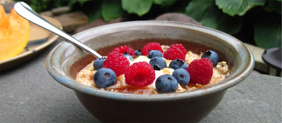 photo of bowl of cereal with berries